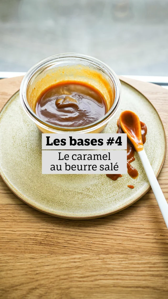 Les Bases #4 — Le caramel au beurre salé que vous ne raterez plus jamais 🍯La règle d’or : on ne remue JAMAIS le sucre pendant la cuisson, on tourne juste la casserole si besoin. Et on verse la crème (à température ambiante) avant le beurre pour éviter que ça n’accroche.Le secret ? Une petite cuillère de miso doux à la fin, qui vient équilibrer le sucré et donner une profondeur incroyable — sans que ça goûte le miso, promis.📝 La recette complète et les quantités sont sur le blog !Quelles sont les prochaines recettes « Les Bases » que vous aimeriez voir ? Dites-moi tout en commentaire 👇#lacuisinecestsimple #lesbases #caramelbeurresale #recettefacile